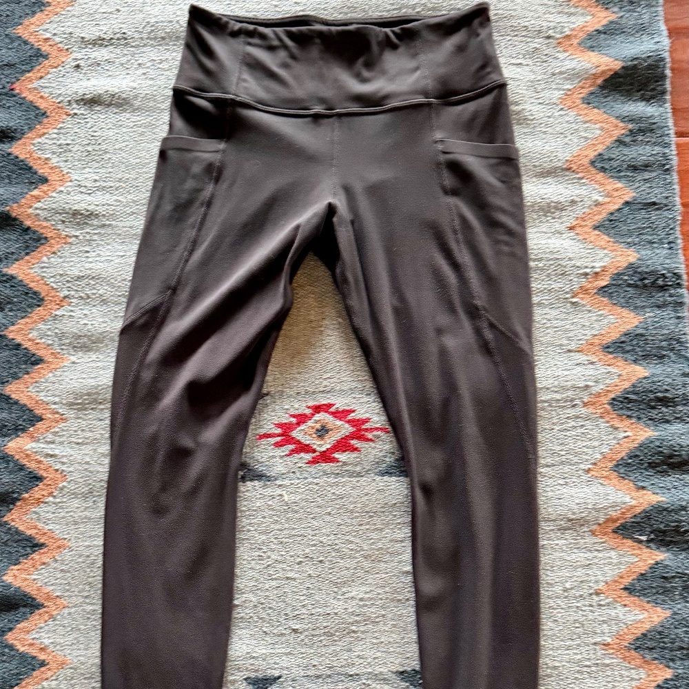 Athlete leggings with side pockets